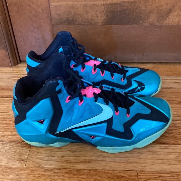 mens nike basketball sneakers on sale